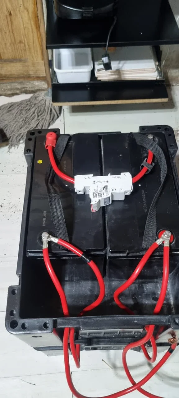 INVERTER 3KW and 4 ×12v/100am solar batteries , image 2