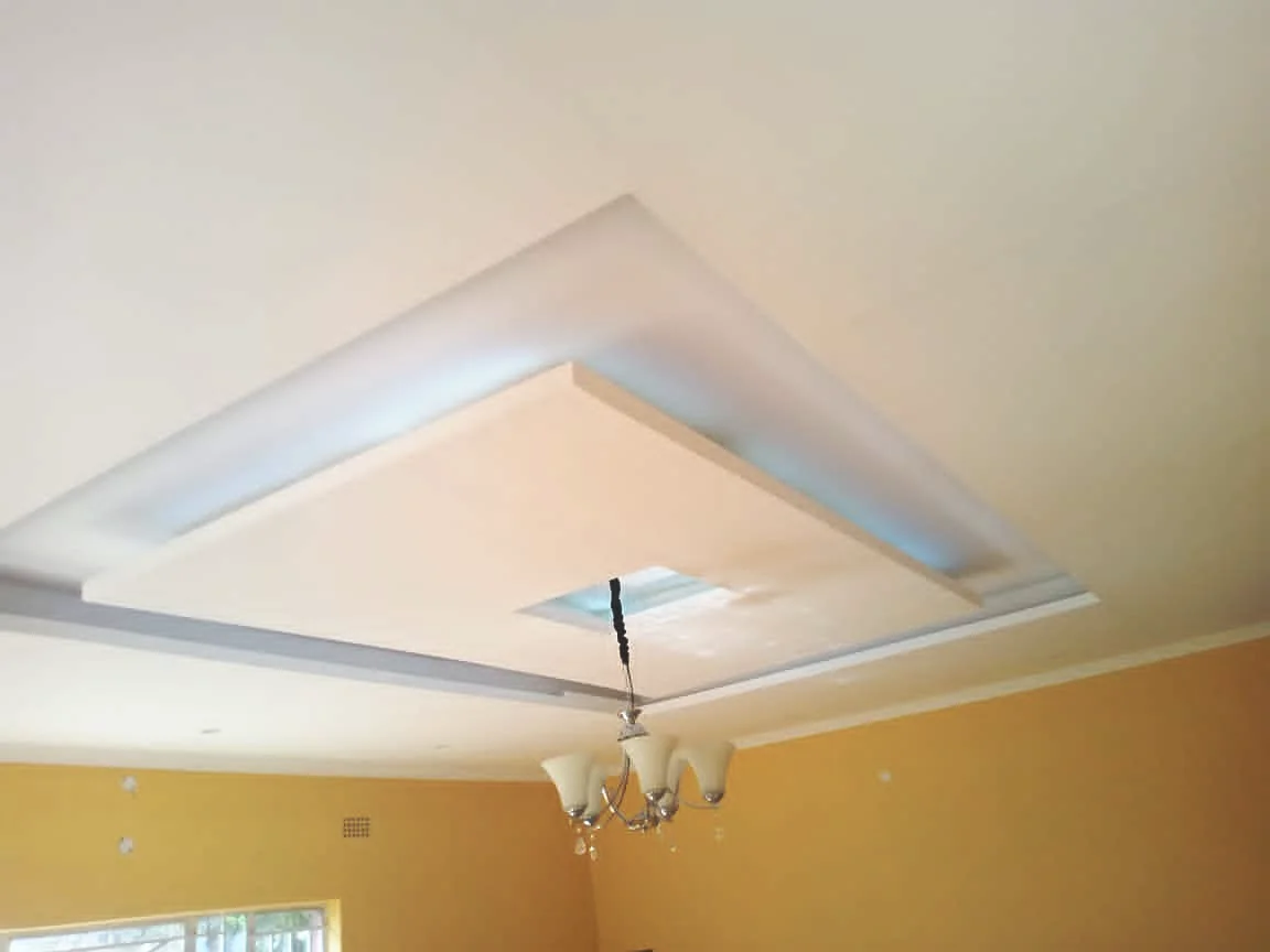 SHADRECK KANJADZA CARPENTER timakhoma madenga angomi kms, skill_lon ,Blandaling, kuyikaso ceiling board , image 2